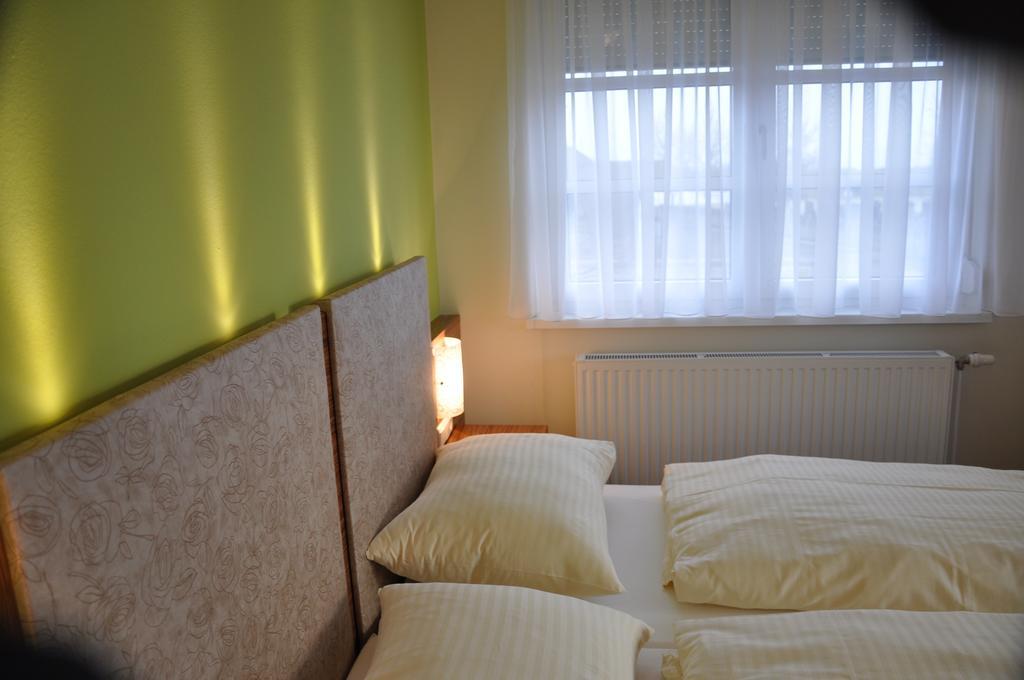 Gasthof Zur Linde Sankt Andrä bei Frauenkirchen Camera foto